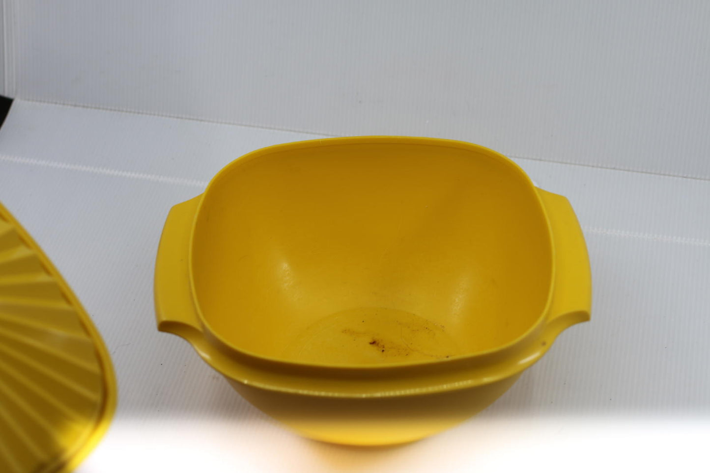 Tupperware 860-5 Servalier 6 cup lot of 2 Bowl Yellow & Orange Vintage W/Lid