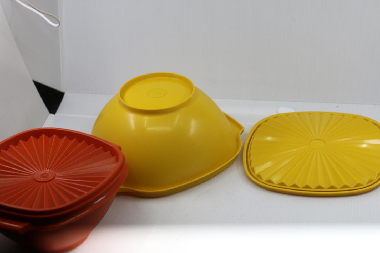 Tupperware 860-5 Servalier 6 cup lot of 2 Bowl Yellow & Orange Vintage W/Lid