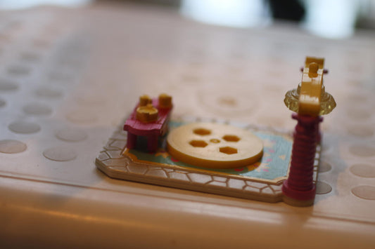 Vintage Polly Pocket Styled Galoob MyPretty Dollhouse Accessory Castle Courtyard