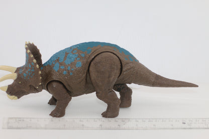 Jurassic World Triceratops Camp Cretaceous Primal Attack Sound Strike Figure