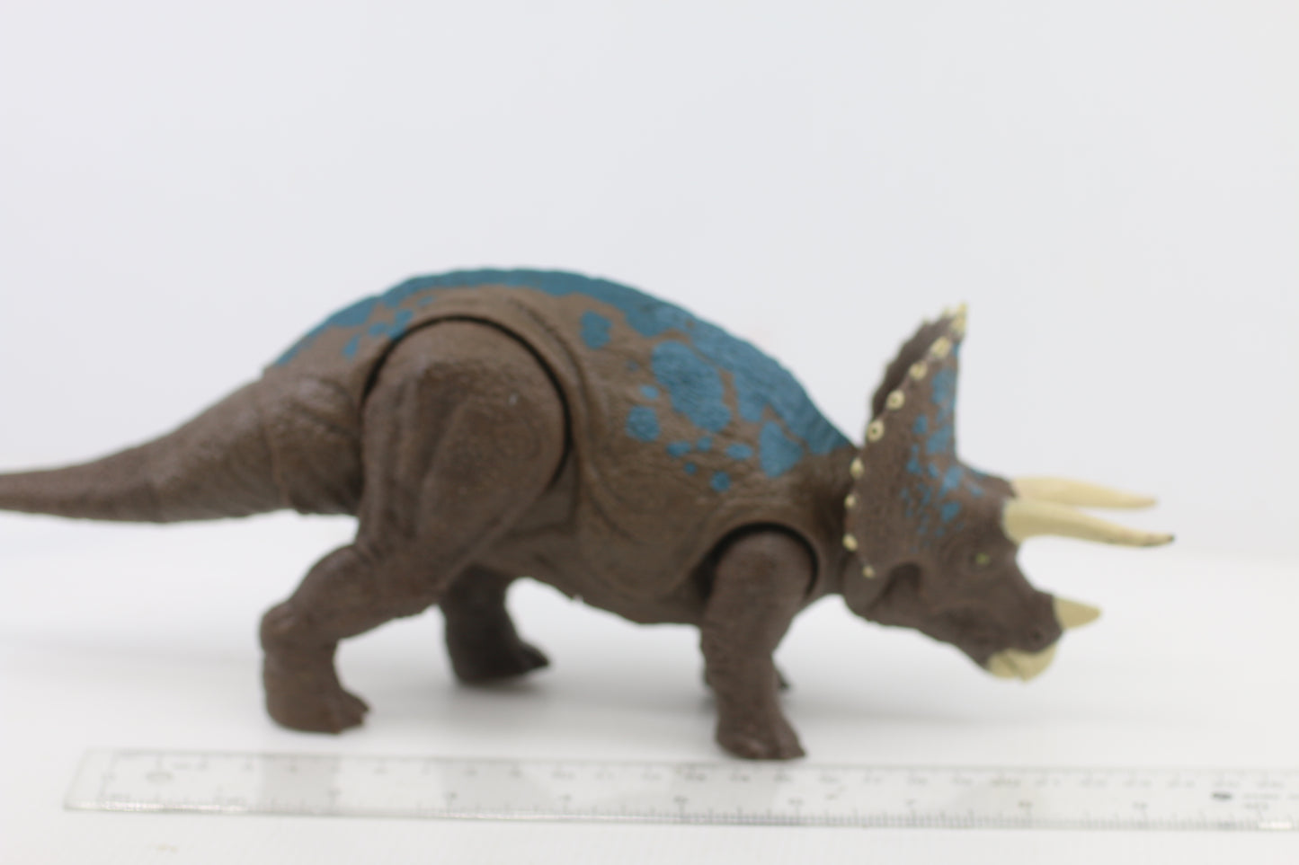 Jurassic World Triceratops Camp Cretaceous Primal Attack Sound Strike Figure