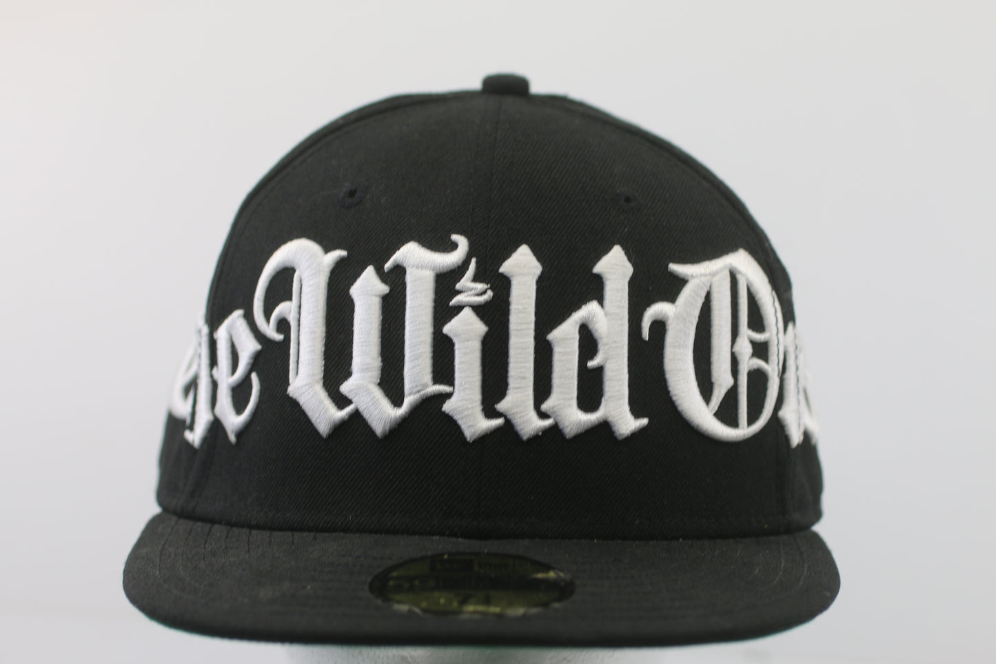 New Era 59FIFTY “The Wild Ones” Fitted Cap Black White Size 7 1/4 – Worn