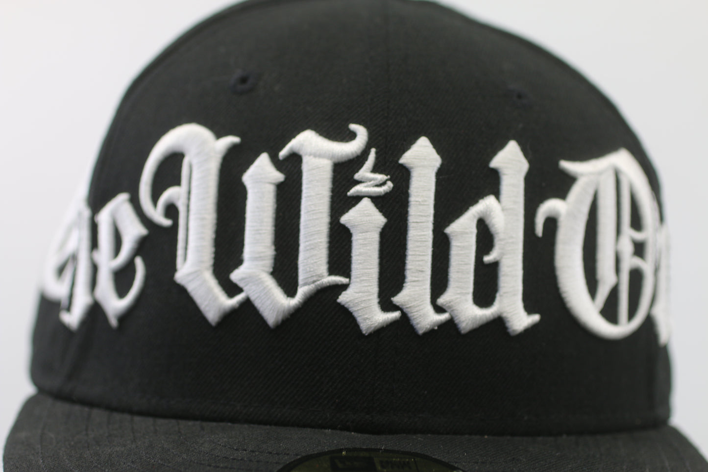 New Era 59FIFTY “The Wild Ones” Fitted Cap Black White Size 7 1/4 – Worn