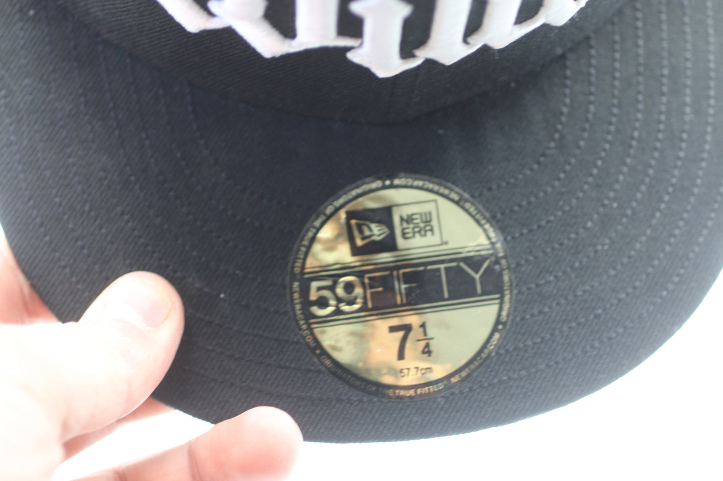 New Era 59FIFTY “The Wild Ones” Fitted Cap Black White Size 7 1/4 – Worn
