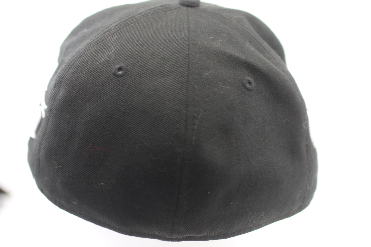 New Era 59FIFTY “The Wild Ones” Fitted Cap Black White Size 7 1/4 – Worn