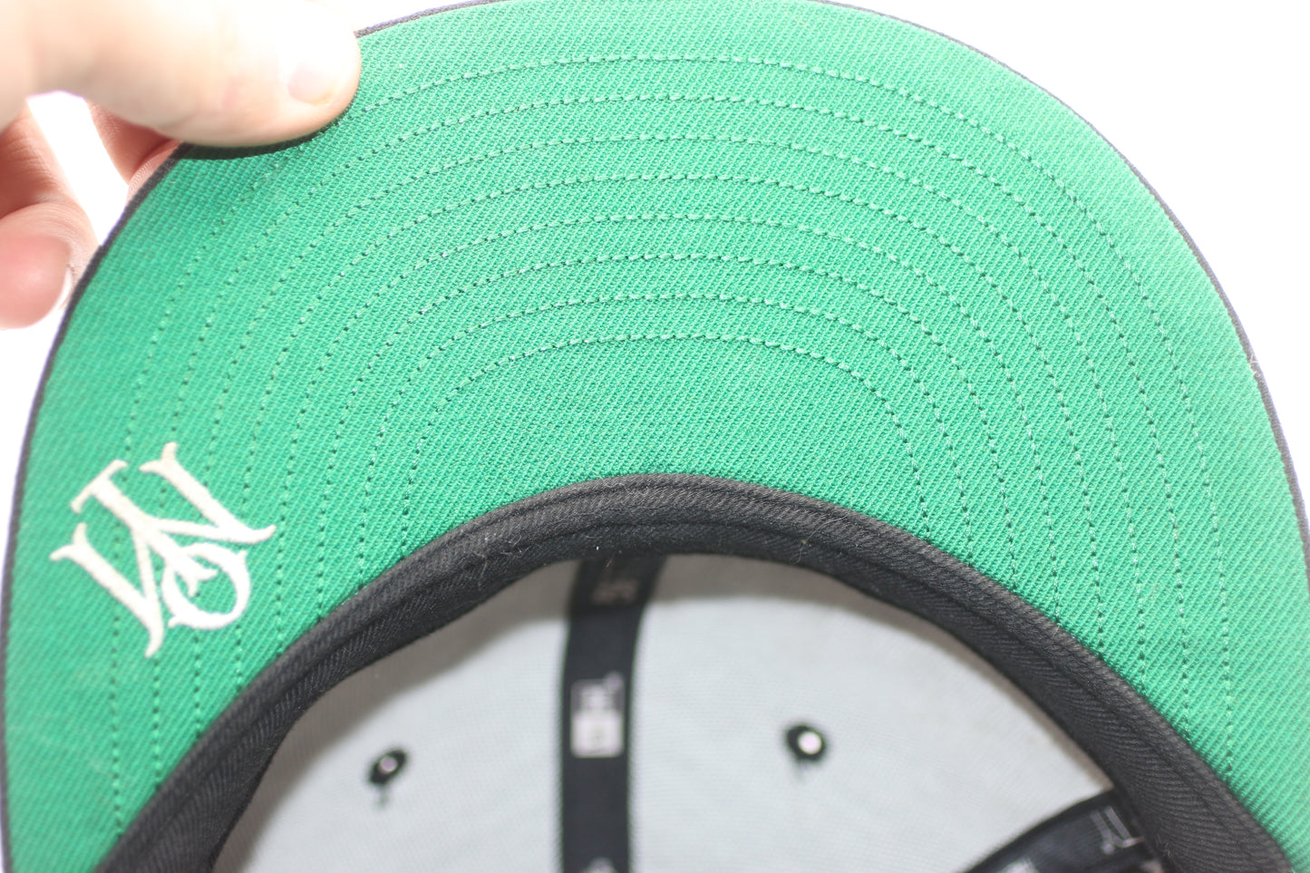 New Era 59FIFTY “The Wild Ones” Fitted Cap Black White Size 7 1/4 – Worn