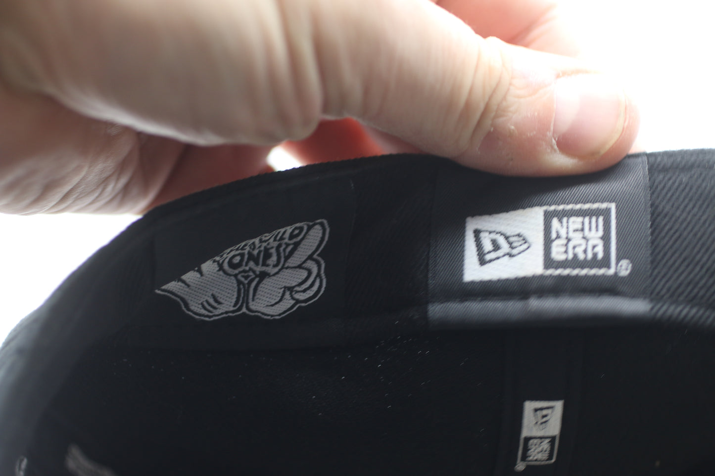 New Era 59FIFTY “The Wild Ones” Fitted Cap Black White Size 7 1/4 – Worn