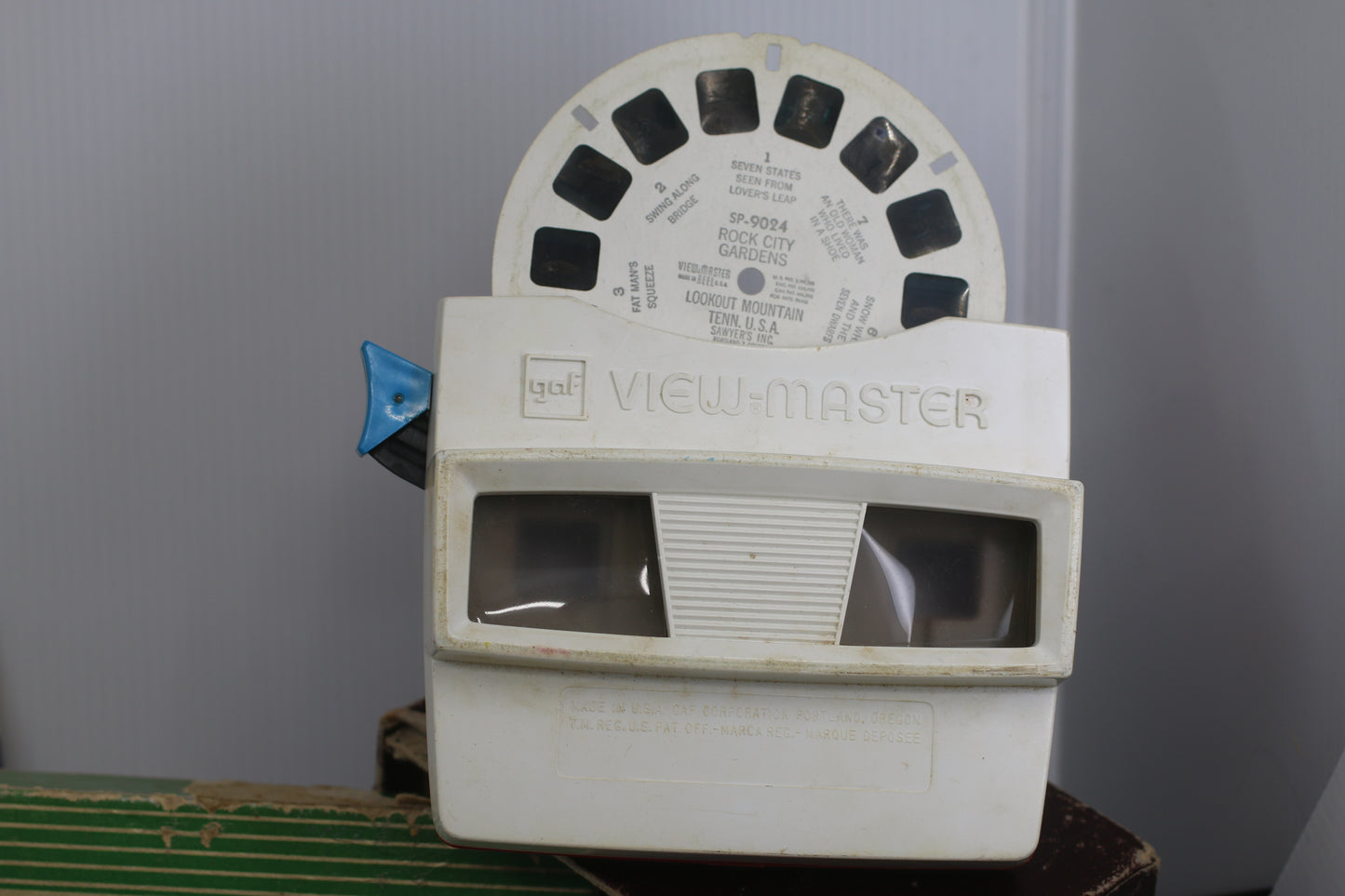 Vintage View-Master Lot w/ Viewer + 30+ Reels FT Snow White Coronation Banff Vatican