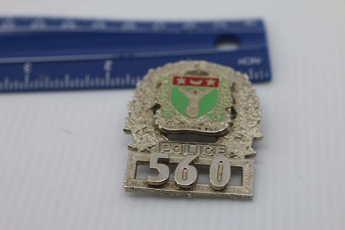 Label honor pin Badge police Québec Canada Viam Veritotis Elegt 560