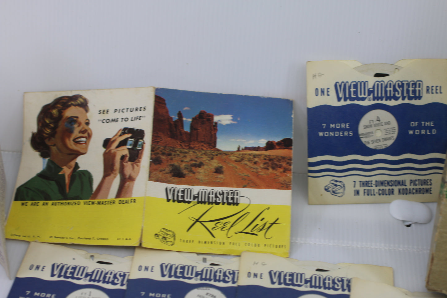 Vintage View-Master Lot w/ Viewer + 30+ Reels FT Snow White Coronation Banff Vatican