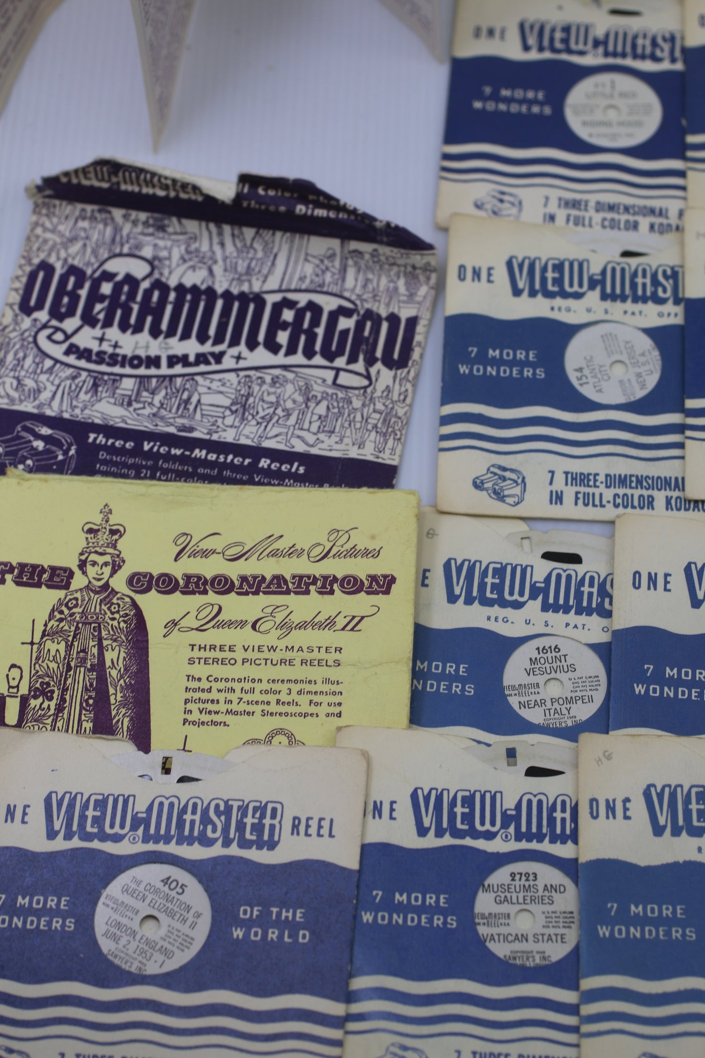 Vintage View-Master Lot w/ Viewer + 30+ Reels FT Snow White Coronation Banff Vatican