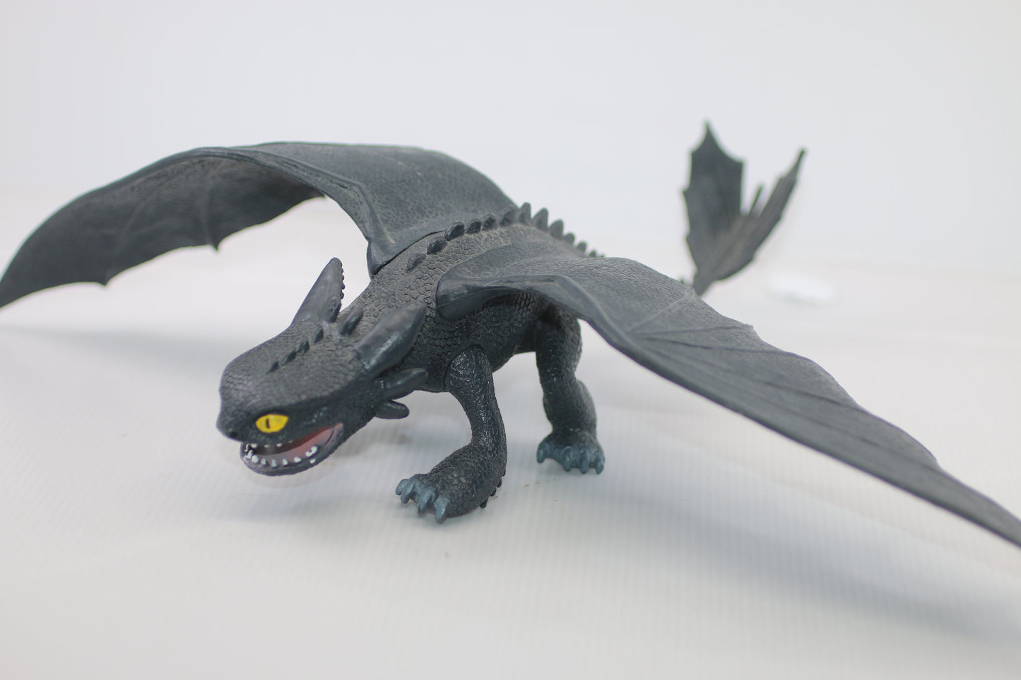 How to Train Your Dragon Toothless Night Fury Dragon Figure 2012 toy