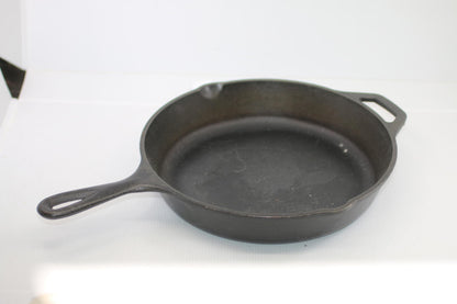 Lodge USA 8SK Cast Iron Skillet 10.25in Frying Pan Pre-Owned