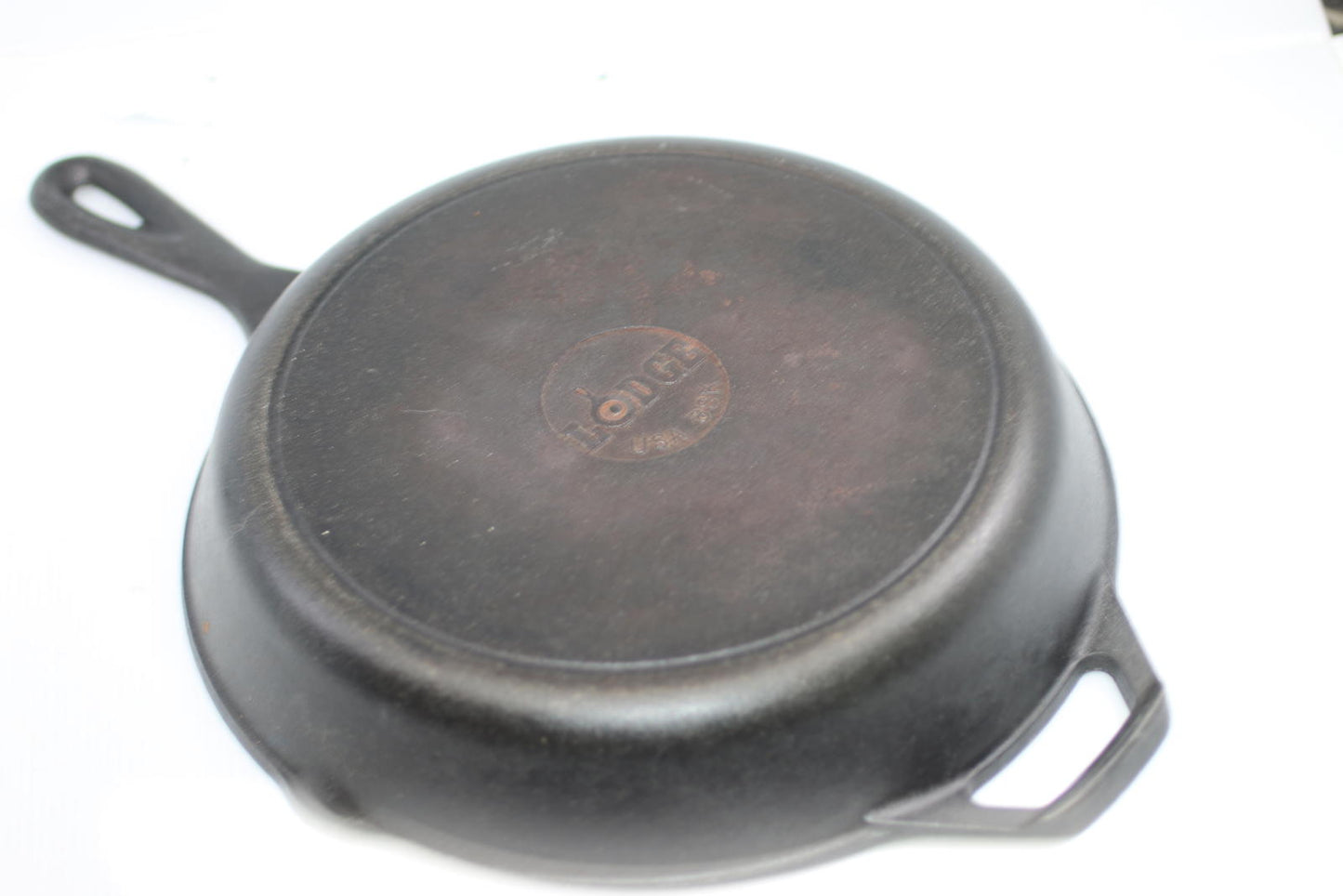 Lodge USA 8SK Cast Iron Skillet 10.25in Frying Pan Pre-Owned