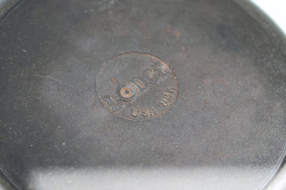 Lodge USA 8SK Cast Iron Skillet 10.25in Frying Pan Pre-Owned
