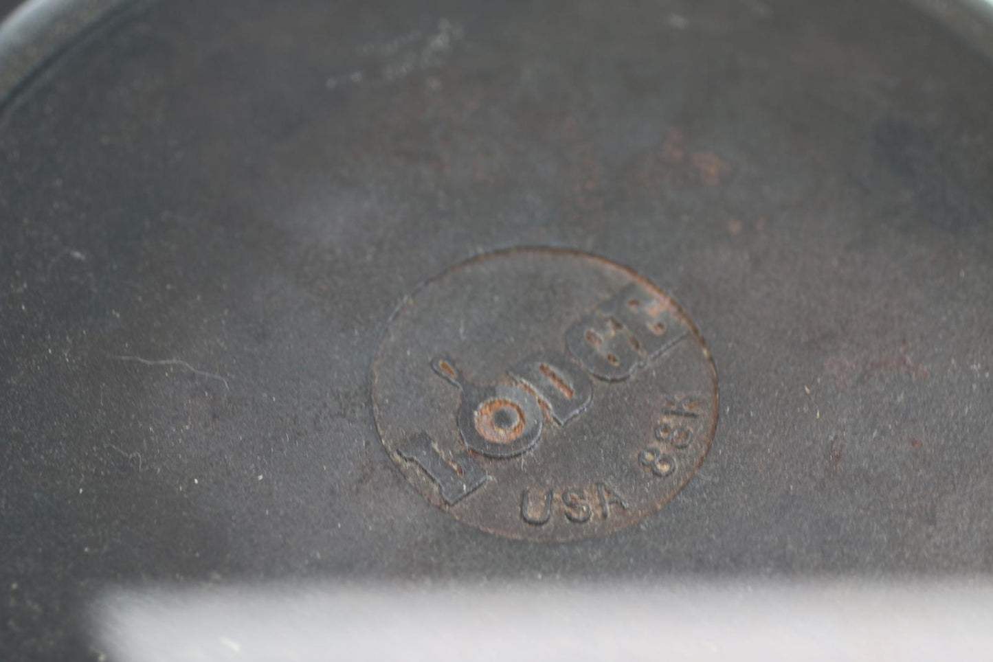 Lodge USA 8SK Cast Iron Skillet 10.25in Frying Pan Pre-Owned