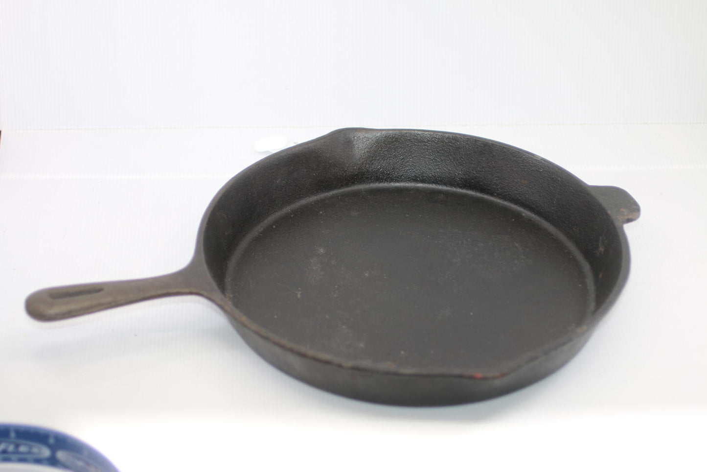 12in Cast Iron Skillet Frying Pan Dual Spout Made in China