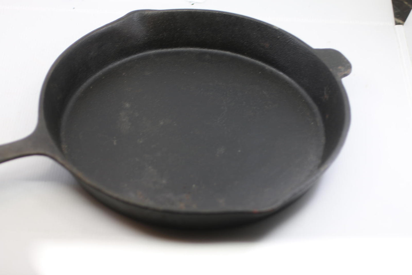 12in Cast Iron Skillet Frying Pan Dual Spout Made in China