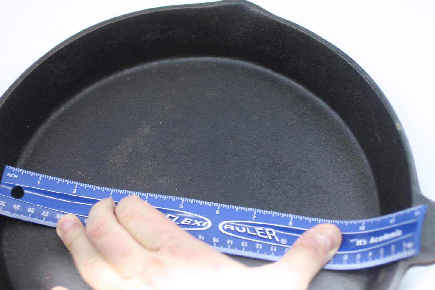 12in Cast Iron Skillet Frying Pan Dual Spout Made in China