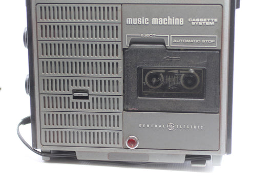Vintage GE gENERAL ELECTRIC 6/6 Music Machine Cassette Recorder Portable