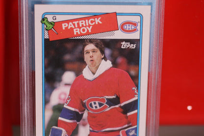 1988 Topps Goaler player Patrick Roy Hockey Card #116 PSA Mint 9