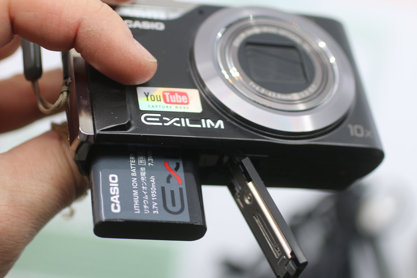 Casio Exilim EX-H10 12.1MP Digital Camera Black Boxed Complete w/ Case SD Card