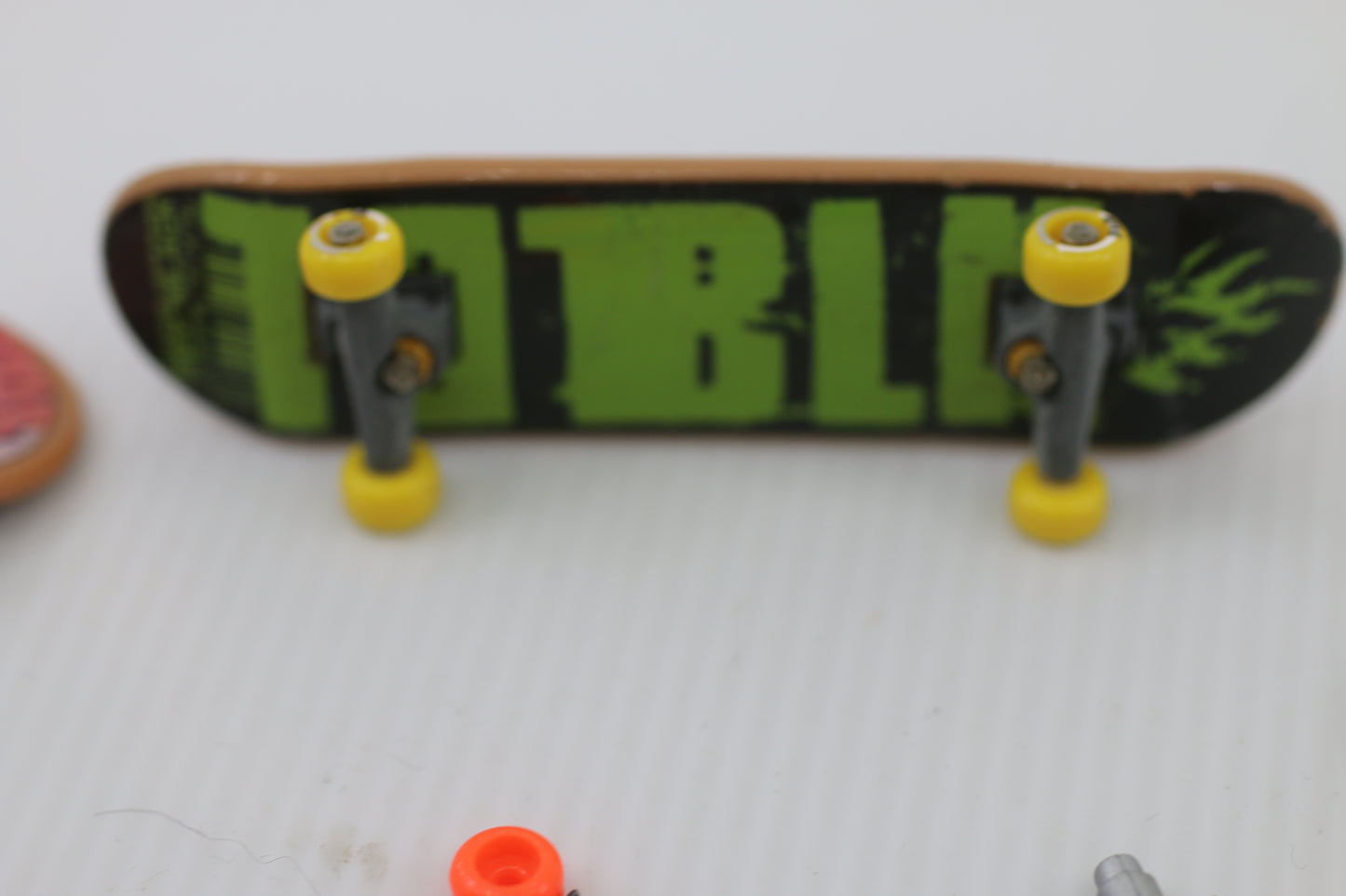 Tech Deck Fingerboard Lot – 3 Mini Skateboards + Parts & Accessories Used / Mixed