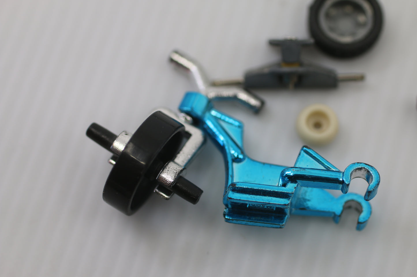 Tech Deck Fingerboard Lot – 3 Mini Skateboards + Parts & Accessories Used / Mixed