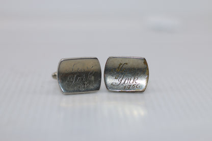 Vintage “New York 1956” Engraved Silver-Tone Cufflinks – Mid-Century Souvenir