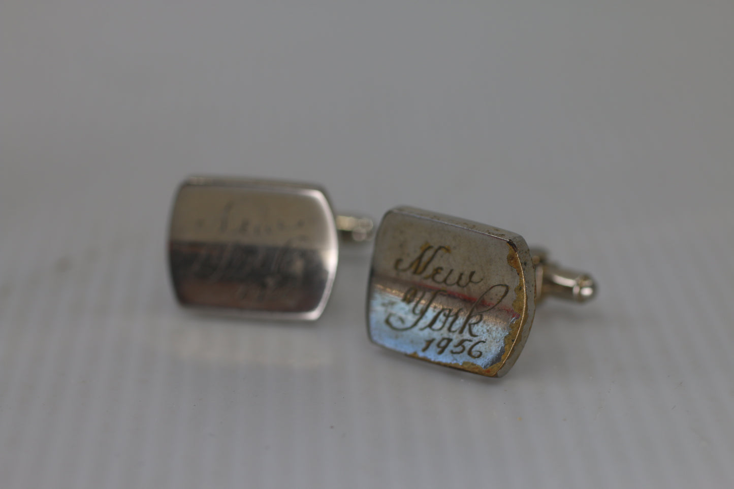 Vintage “New York 1956” Engraved Silver-Tone Cufflinks – Mid-Century Souvenir