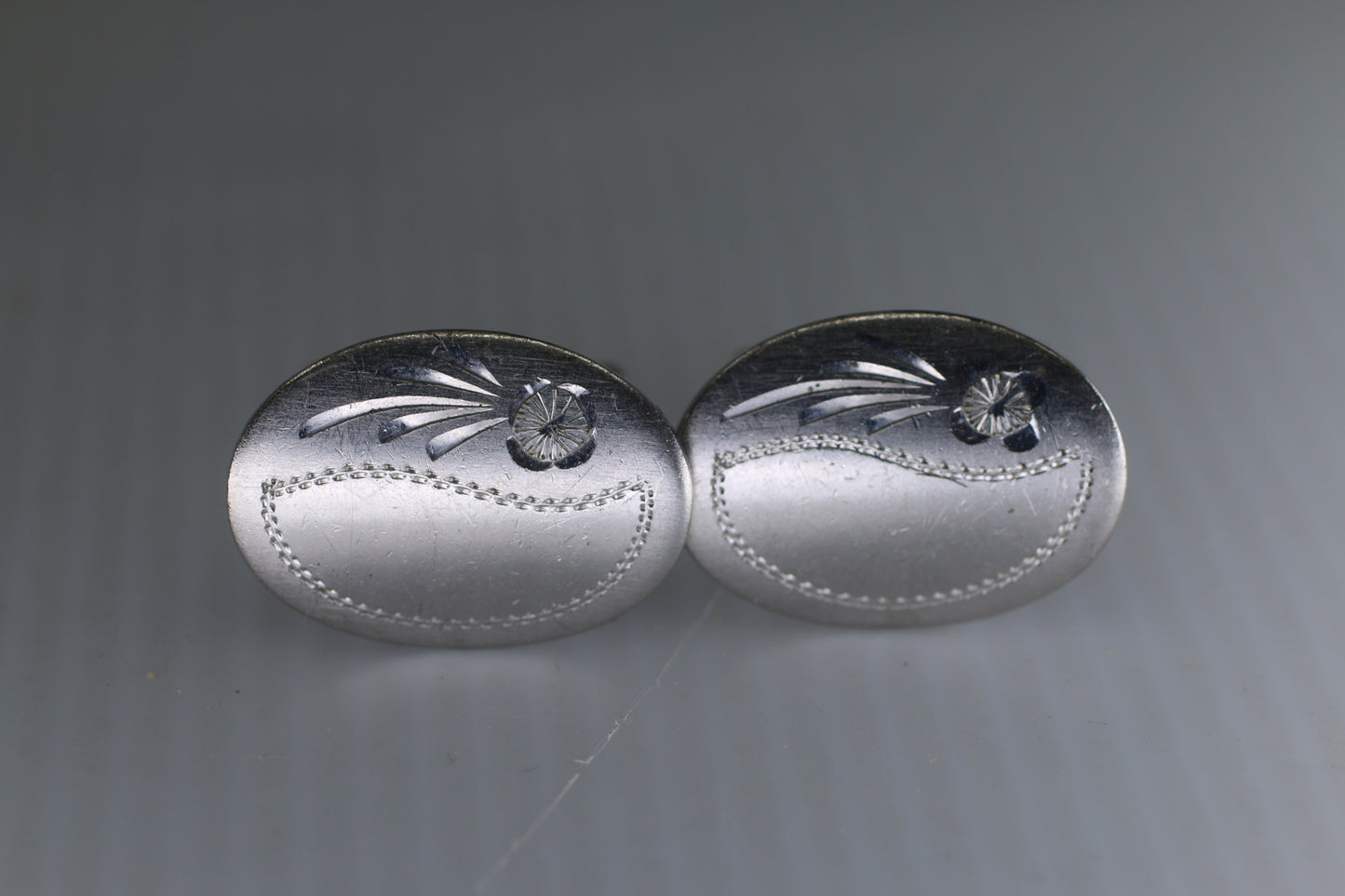 Vintage Silver-Tone Etched Oval Cufflinks – Classic Mid-Century Design
