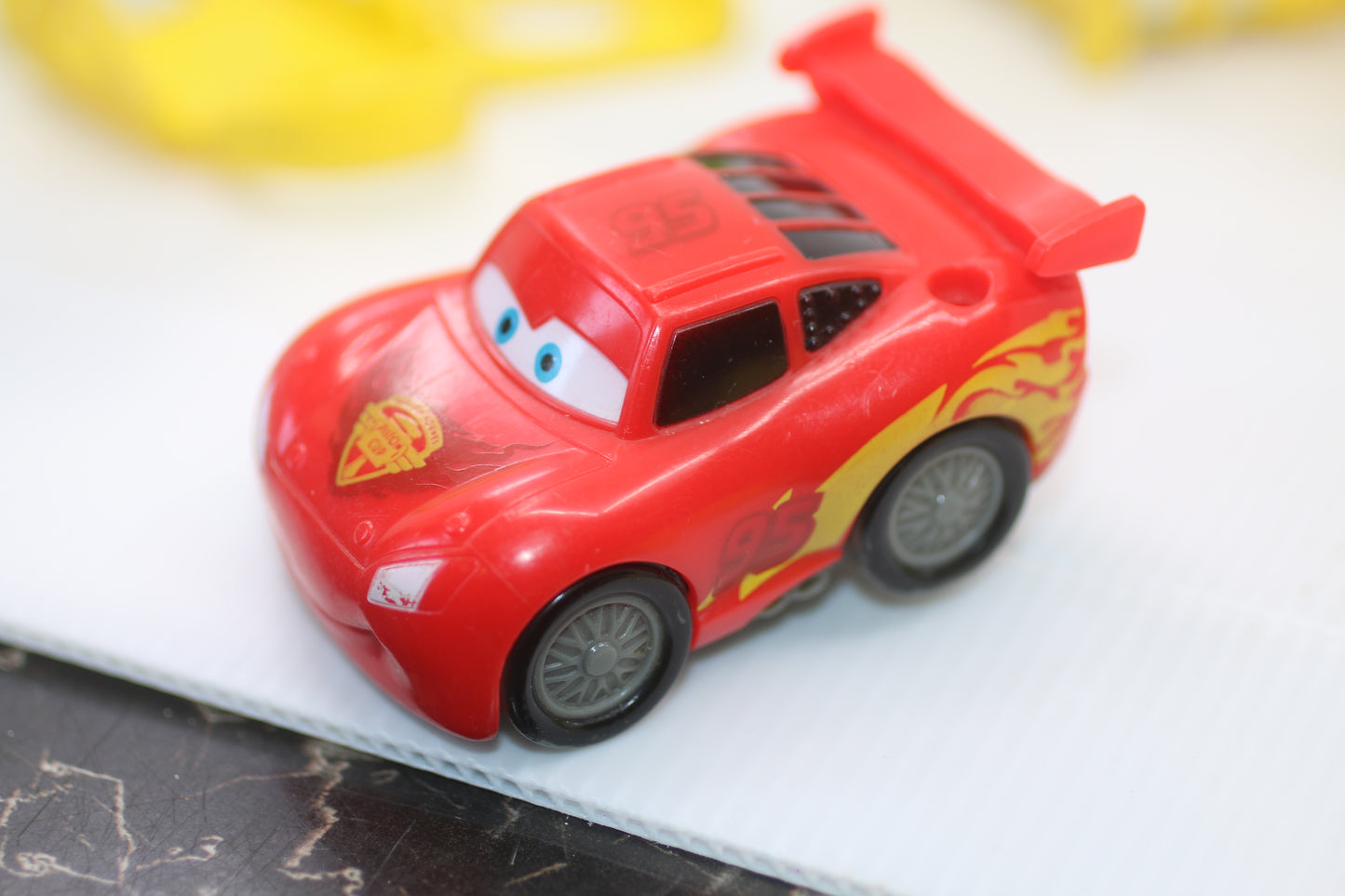 cars 2011 spin master disney Flash Lighning Mcqueen toy figure Friction wheels