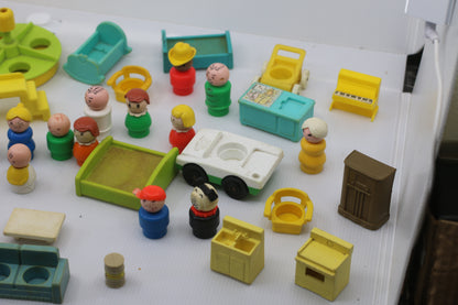 huge Lot Of Mixed figures toys vintage Little people Fisher-Price accessories