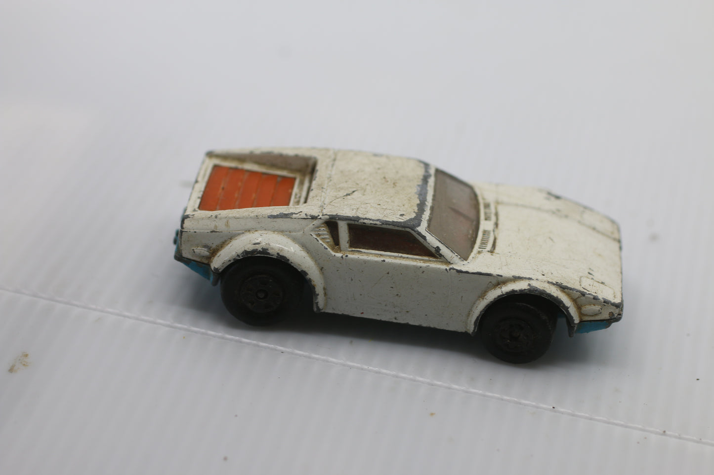 Lesney Matchbox Superfast 1975 No. 8 De TOMASO PANTERA White DieCast Car