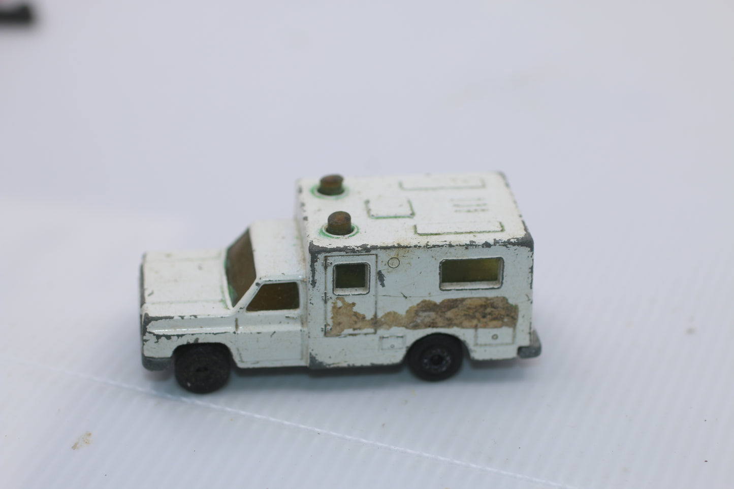 Matchbox Chevrolet Ambulance (Square Body 1973-1980 Nose) White 1:84 Scale