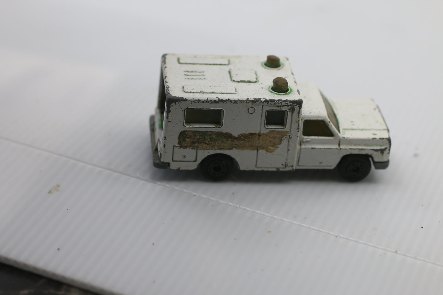 Matchbox Chevrolet Ambulance (Square Body 1973-1980 Nose) White 1:84 Scale