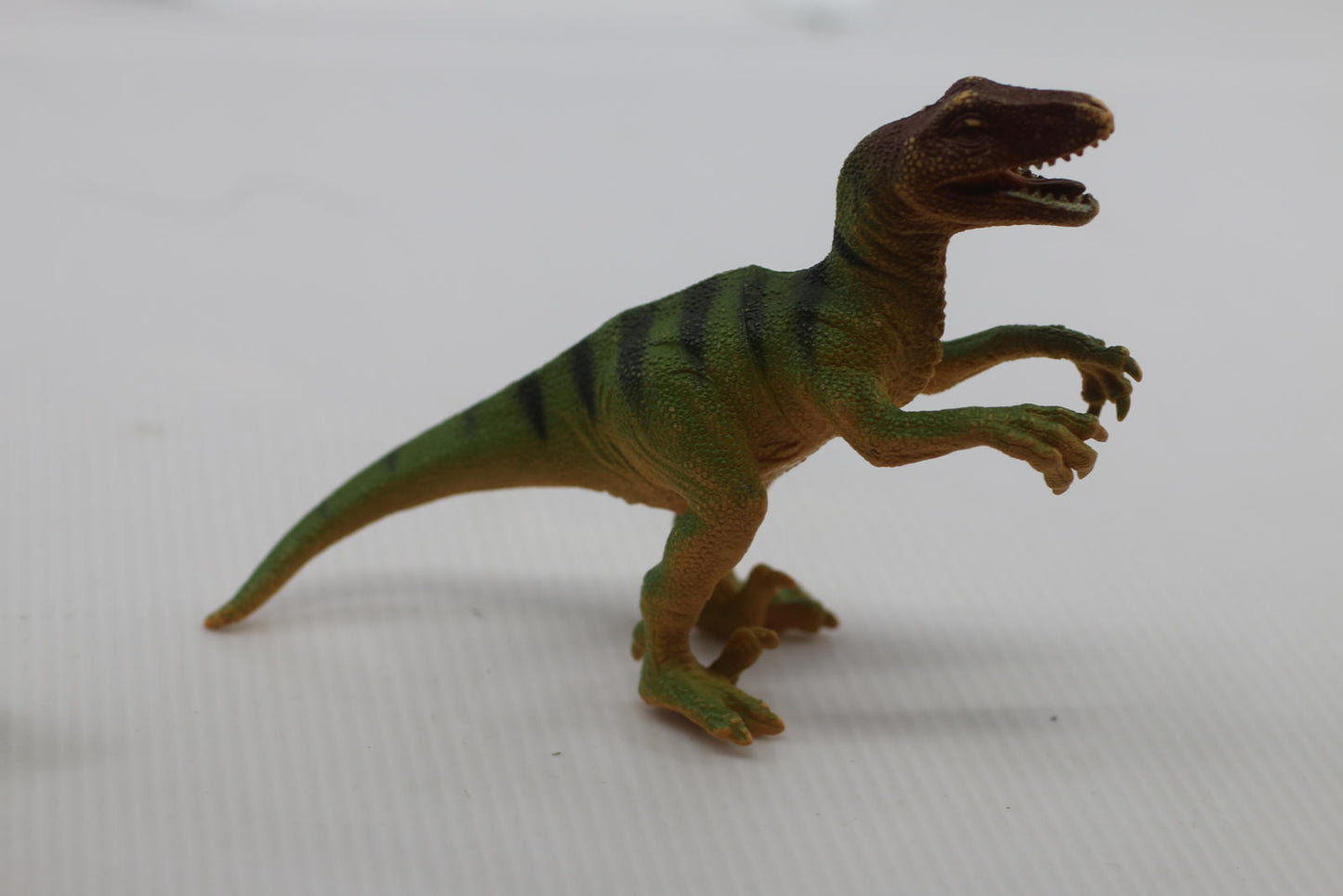2009 Animal Planet Velociraptor Plastic Dinosaur Raptor Figure Toys R Us TM 3"