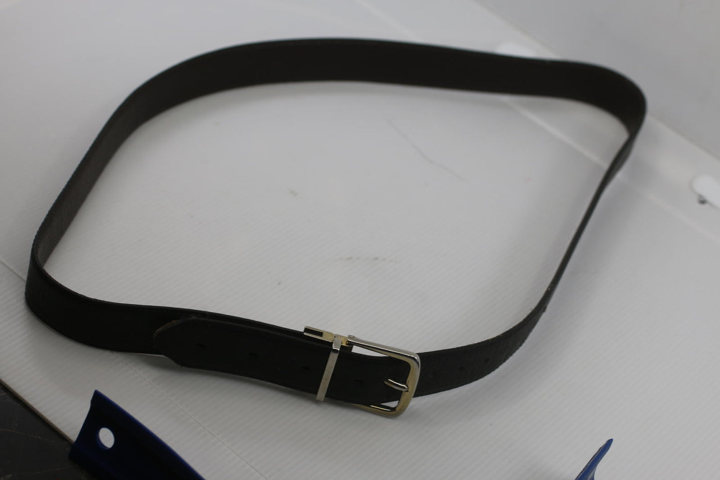 Unisex Black Leather Belt Silver Tone Buckle Classic Style