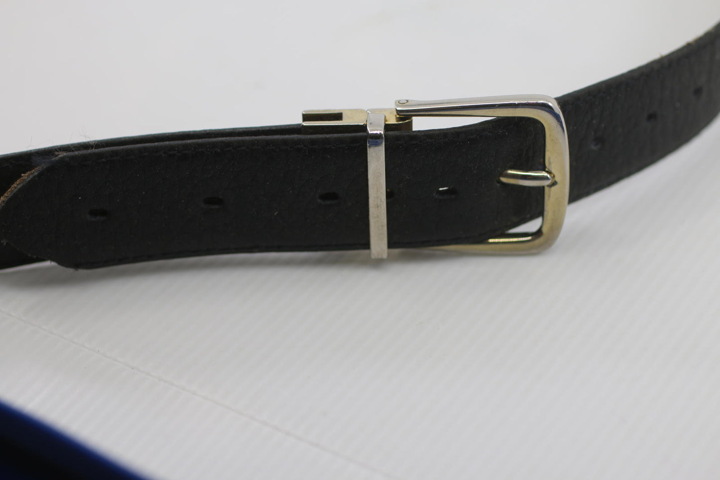 Unisex Black Leather Belt Silver Tone Buckle Classic Style