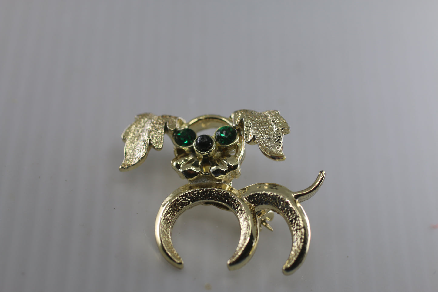 Vintage Gold Tone Green Rhinestone Eye Dog Brooch Pin, 1 1/4", K15