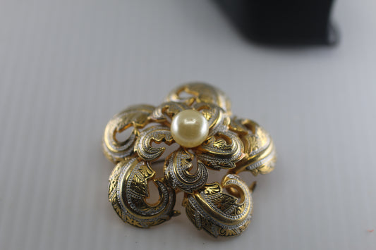 Vintage Gilded Metal & Golden tone Brooch, Filigree, Flower faux pearl