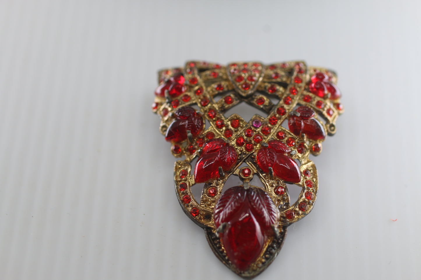 Vintage Signed Nuri & Co Gold Tone Abalone Rhinestone Neo Red Brooch Pin