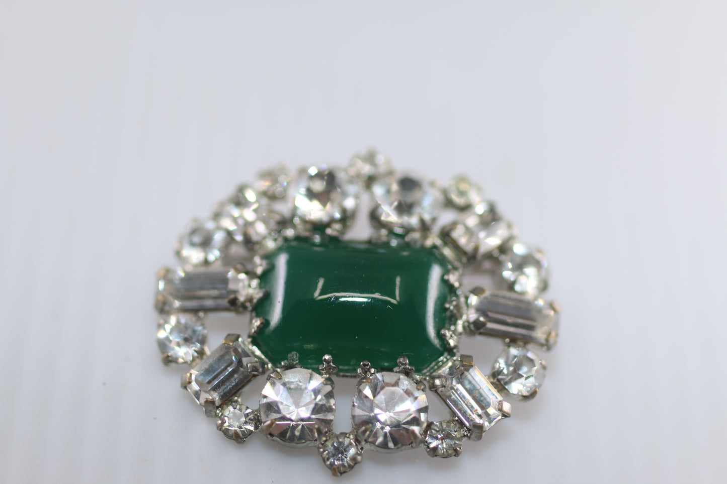 Vintage Round Brooch Rhinestones Emerald Lapel Pin