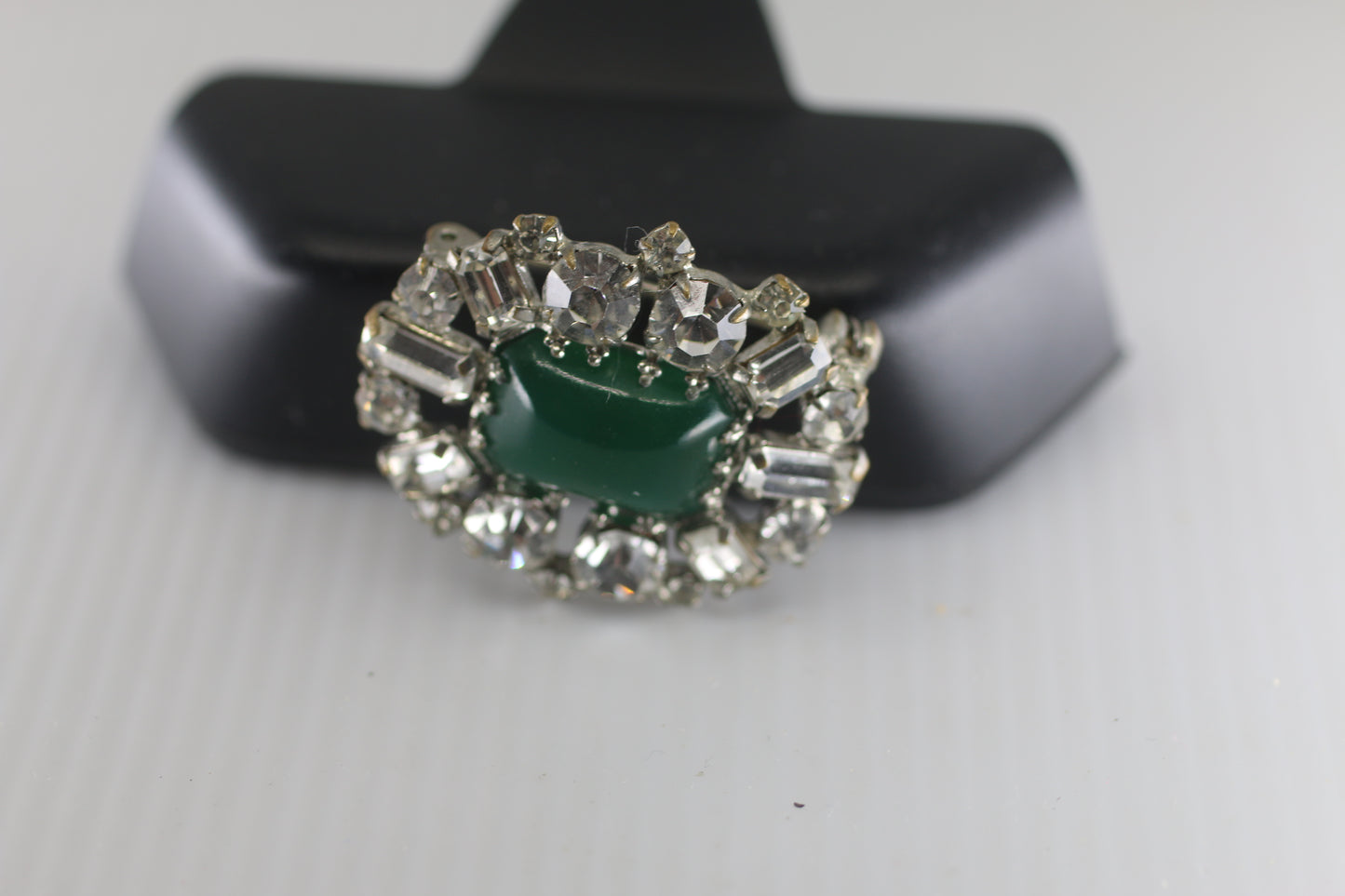 Vintage Round Brooch Rhinestones Emerald Lapel Pin