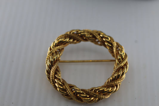 Rope Circle Wreath Pin Brooch Gold tone