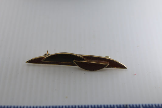 VINTAGE Golden border Brooch Pin with 3D 3 Semi Ovale