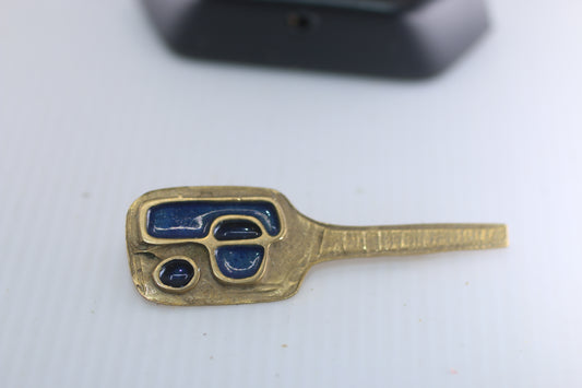 Vintage Egyptian golden and bleu bar brooch style