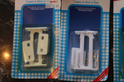 Lot of 4 Vintage Playskool baby guards nylon safety latches #4129 sealed