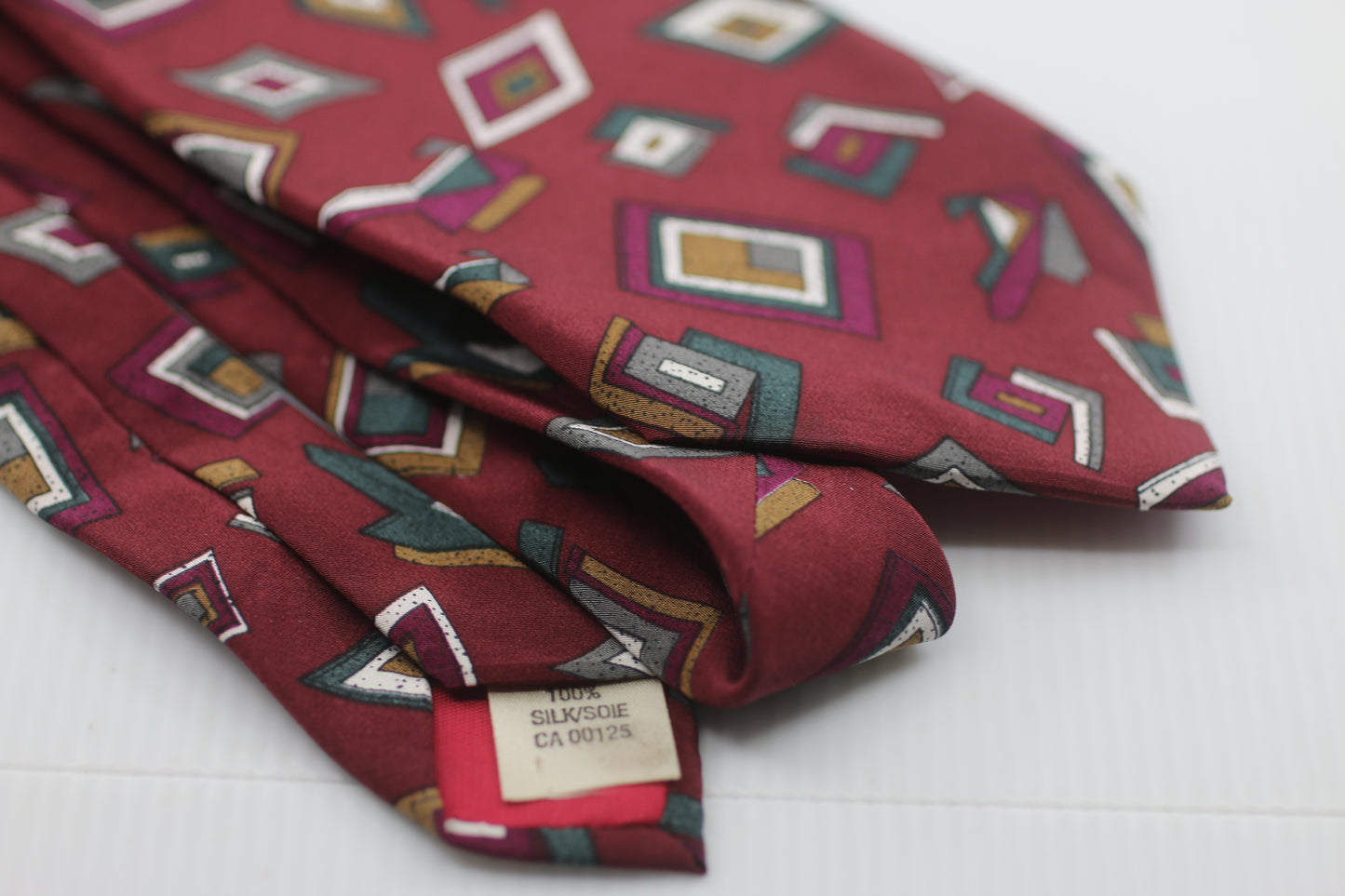 Red Diamond 100% silk / soie CA 00125 tie