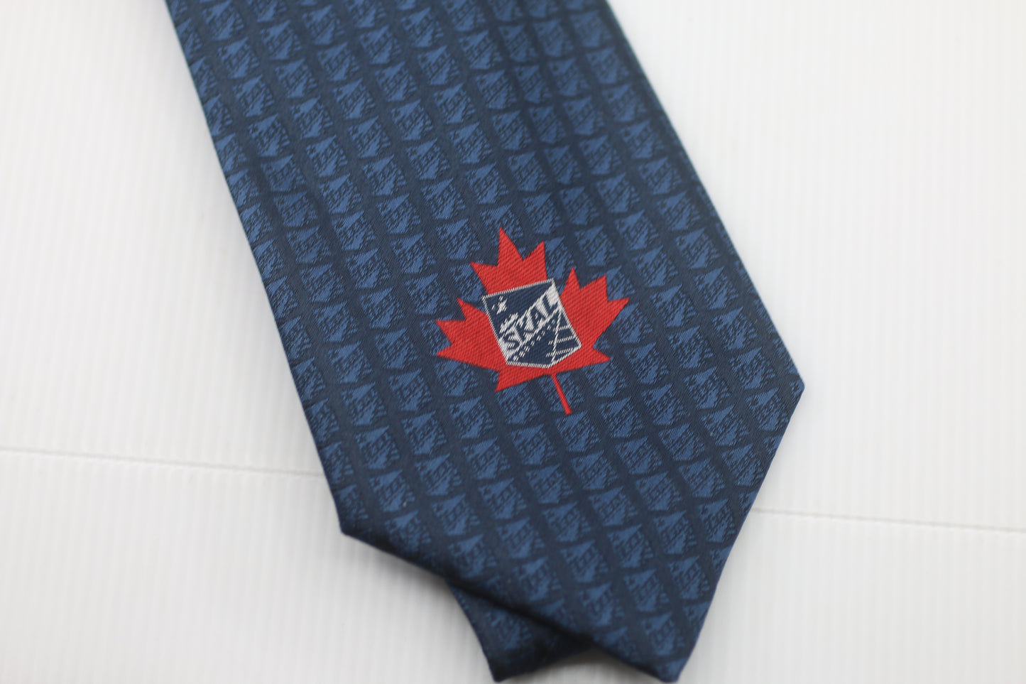 Monsieur Pierre Paris polyester CA00276 Skal Canadian Canada tie